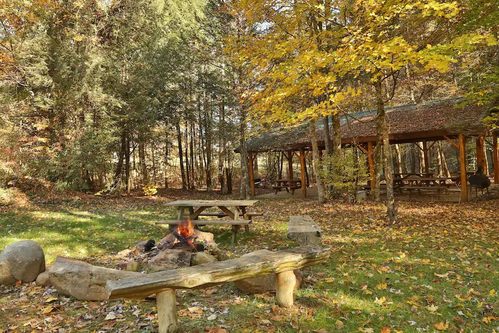 Off The Clock 4 Br cabin by RedAwning