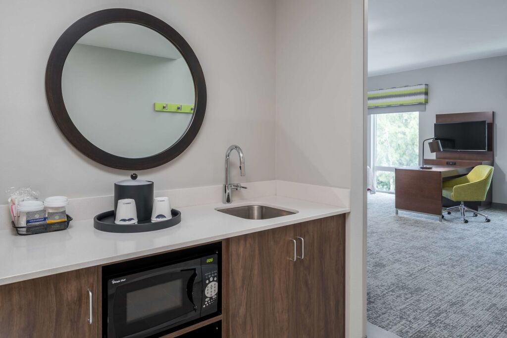Hampton Inn & Suites Cape Canaveral Cruise Port, Fl