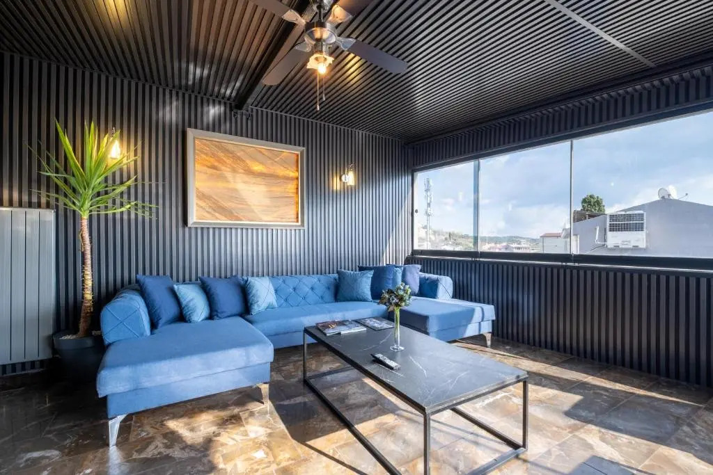 216 Castle Hotel