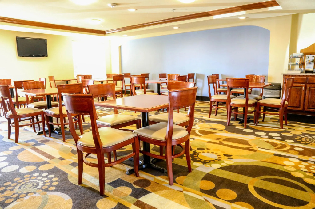 Lucilles Hotel, Restaurant, & Bar
