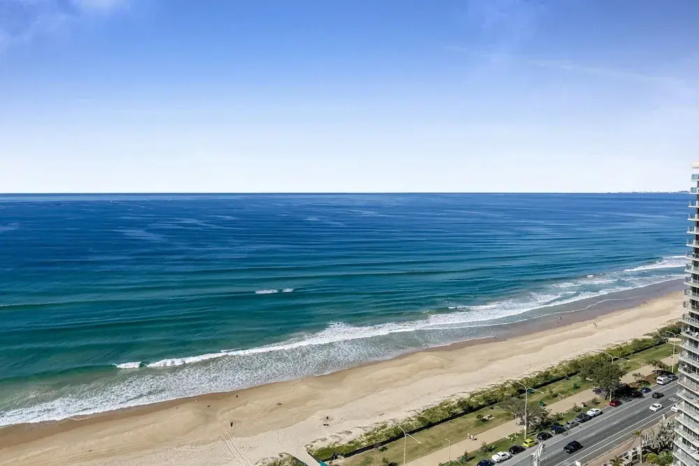 Wonderful 2-bed With Pool, Gym & Scenic Views