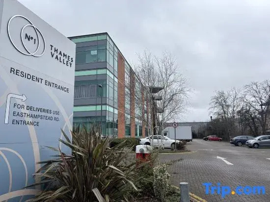 Studios in Central Bracknell, 30mins from London