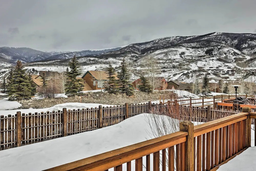 Silverthorne Ski Base w/ Mtn Views: Walk to Trails