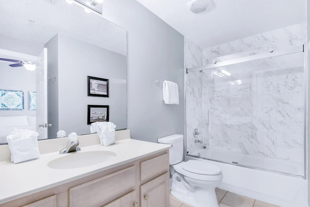Twin Palms 1701