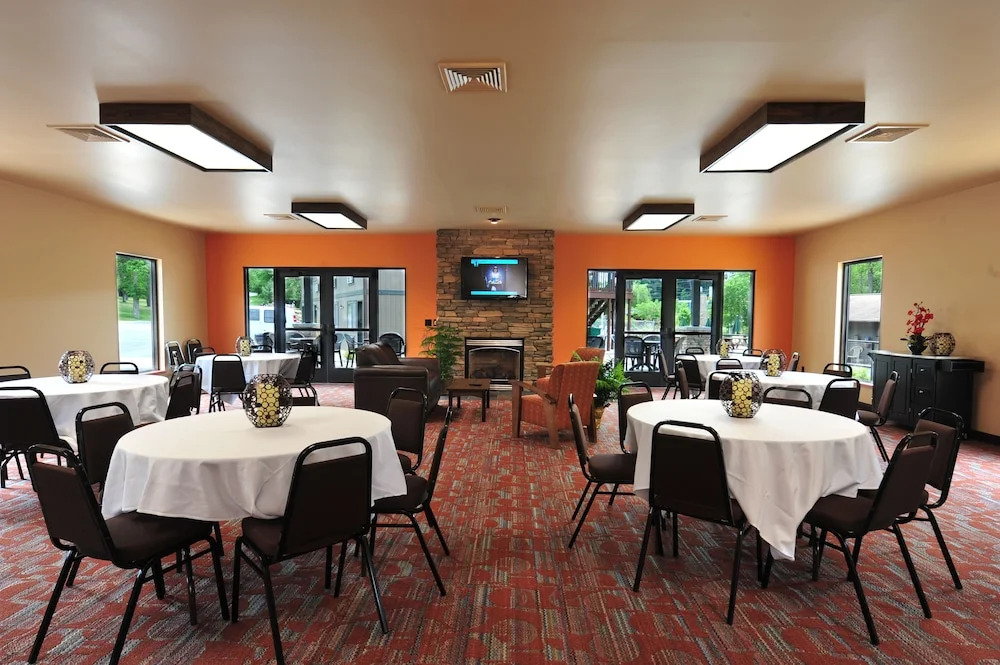 Sunset Bay Resort & Suites