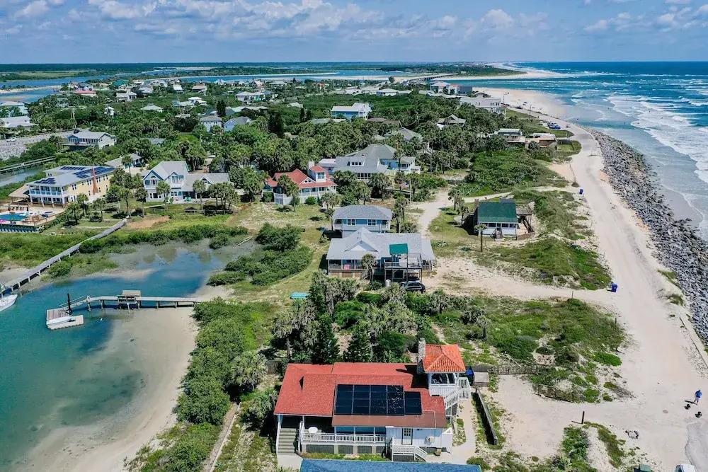 Sunny Oceanfront Home With Balcony, Full Kitchen, Central AC, & Washer/dryer