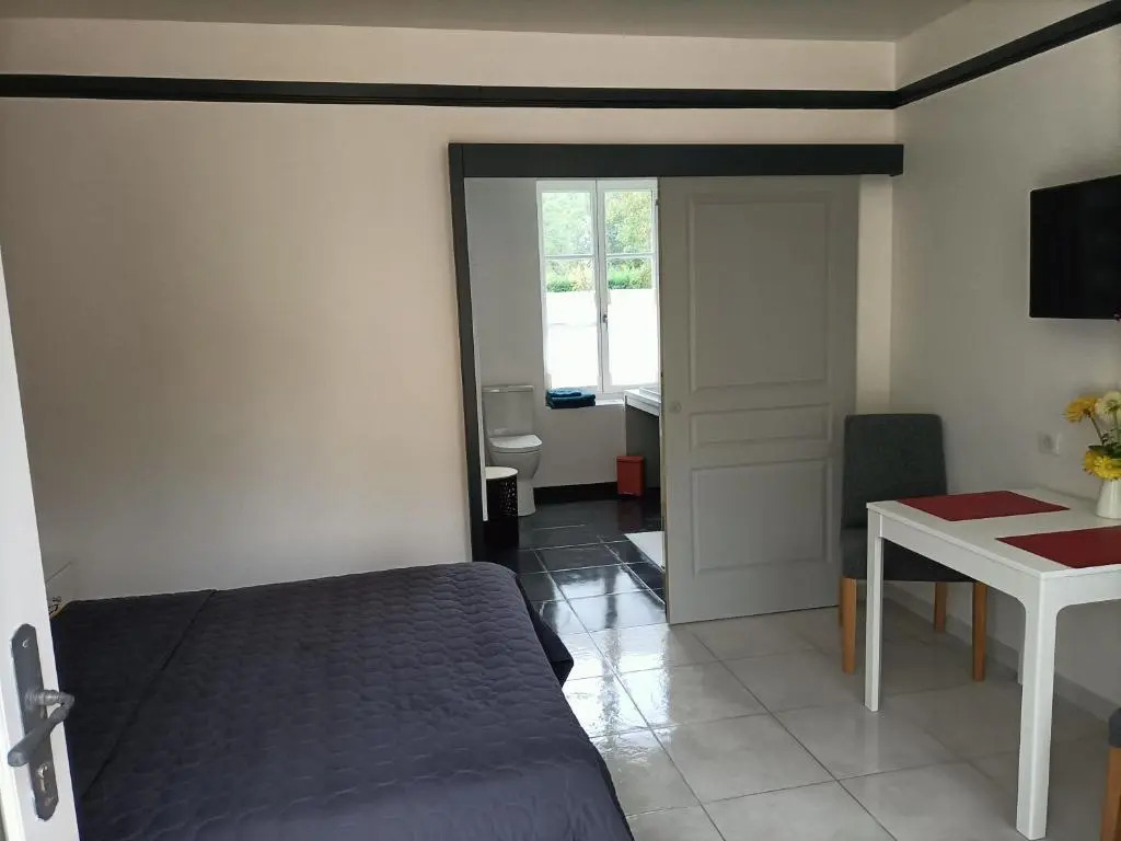 VILLA ESPERANZA Suite de plain-pied, indépendante, 1 à 4 personnes à 200m du château de Valençay proche Zoo de Beauval et châteaux de La Loire