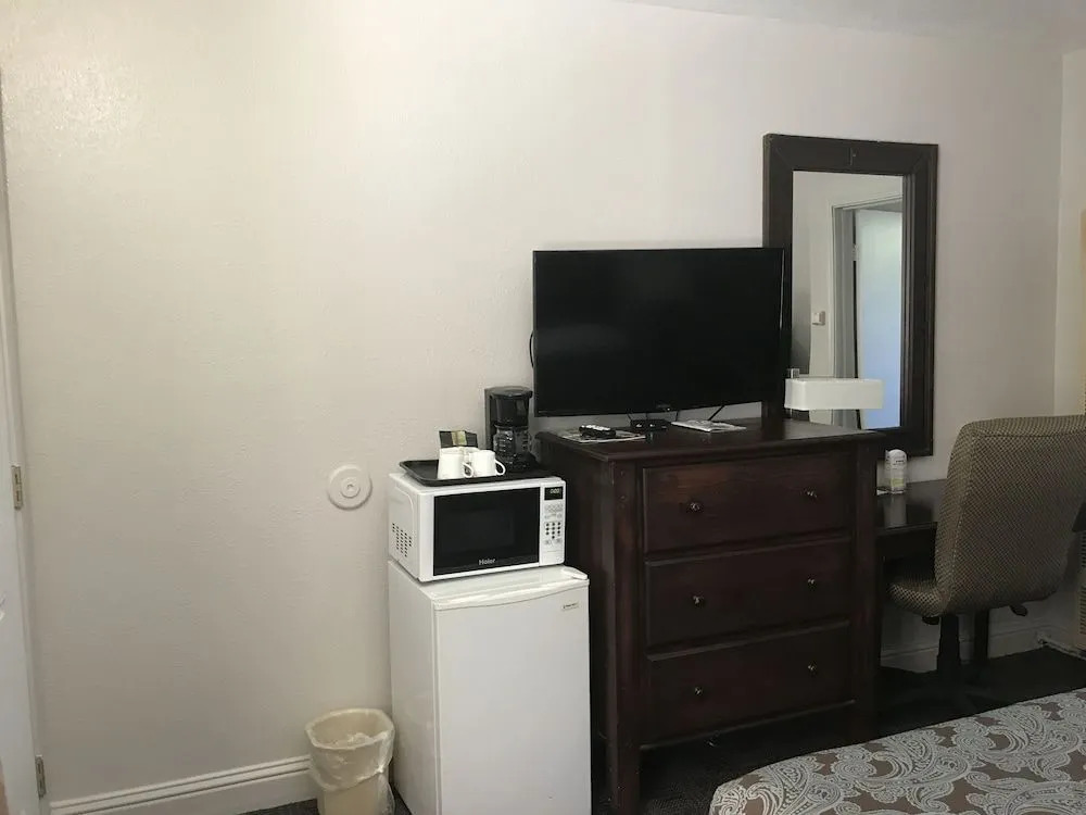 Apex Inn