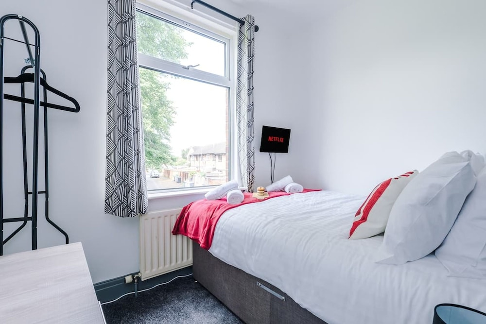 Perfect for Business Large Groups Sleeps 8
