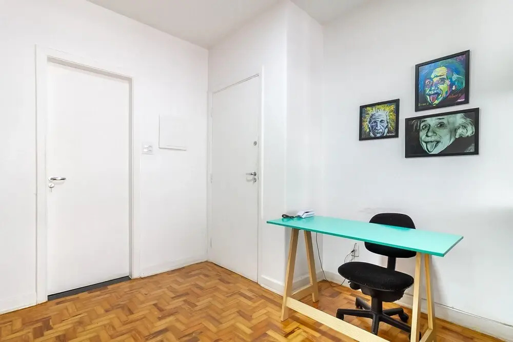Amplo apartamento no centro, 2 quadras do metrô