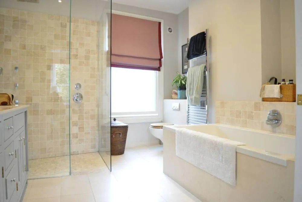 Spacious 2 Bedroom Property in Great Location