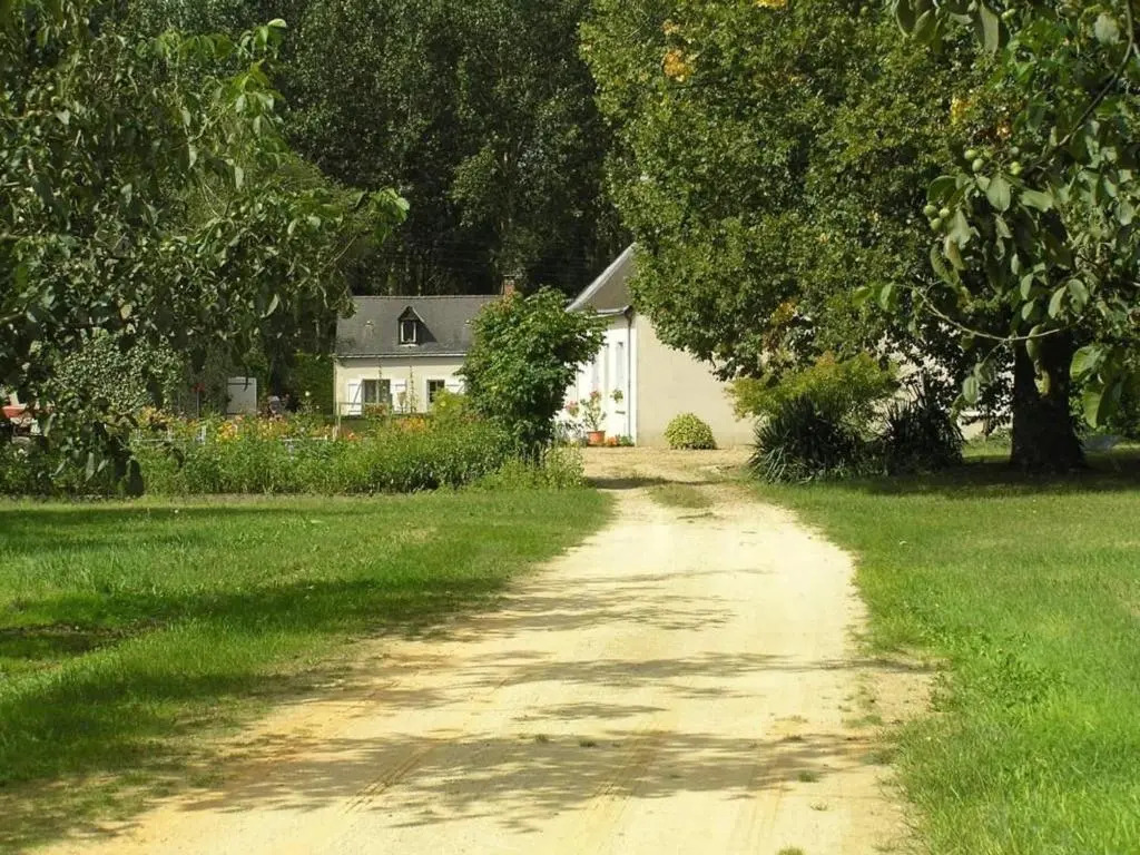 Gîte calme avec piscine chauffée, cheminée, salle de jeux et vélos - parfait pour familles et amis - FR-1-410-141
