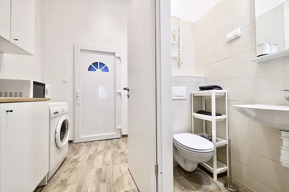 Cosy two bedroom flat in Rottenbiller str, Sky