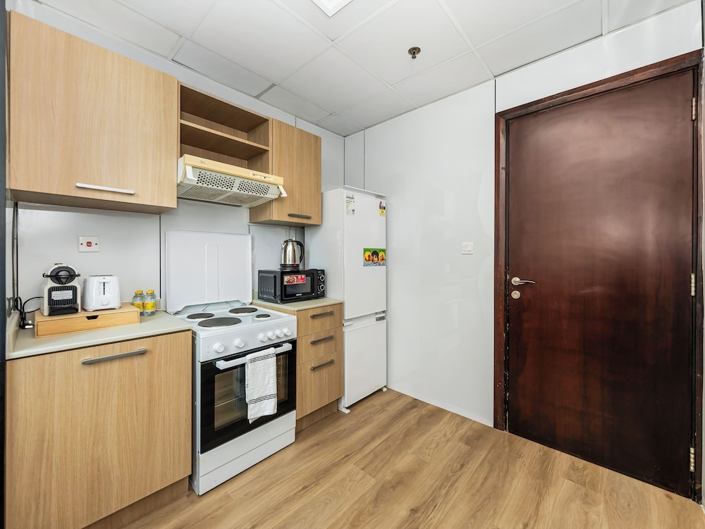 Urban Dubai Marina Stay Near Yacht