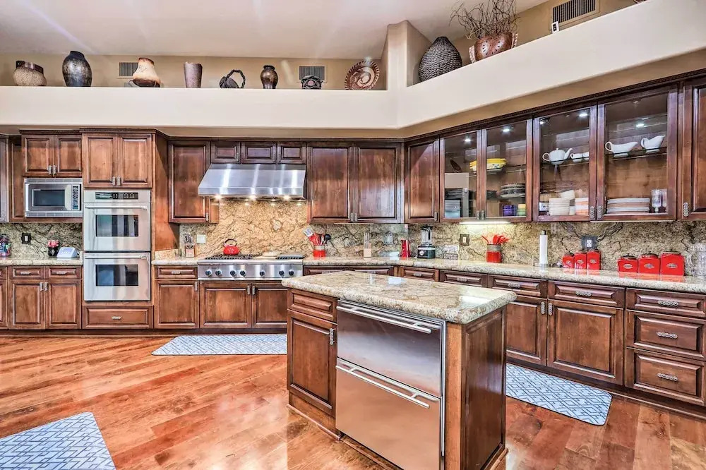 Lavish Estate w/ Sports Court & Home Theater!