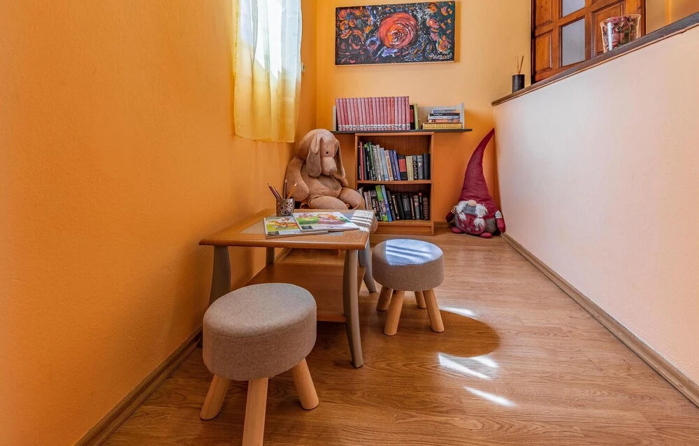 Amazing Home In Liznjan With Kitchen