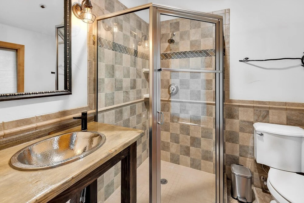 Majestic Lodge Retreat Amenities & Views