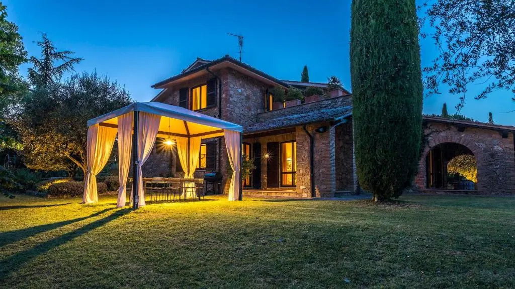 VILLA IL CEDRO 10&1, Emma Villas