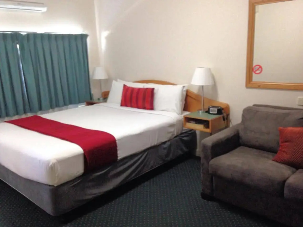 OSheas Royal Hotel