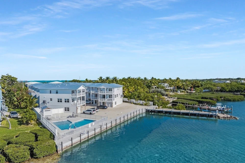 Islamorada Home, Ocean Views, Playroom, Near Tiki Bar, Pool, And Boat Dockage, Ultimate Keys Getaway 3 Bedroom Home by RedAwning