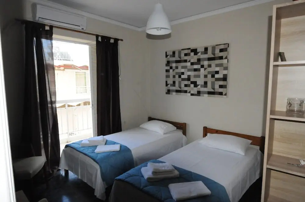 Kinetta Apartments