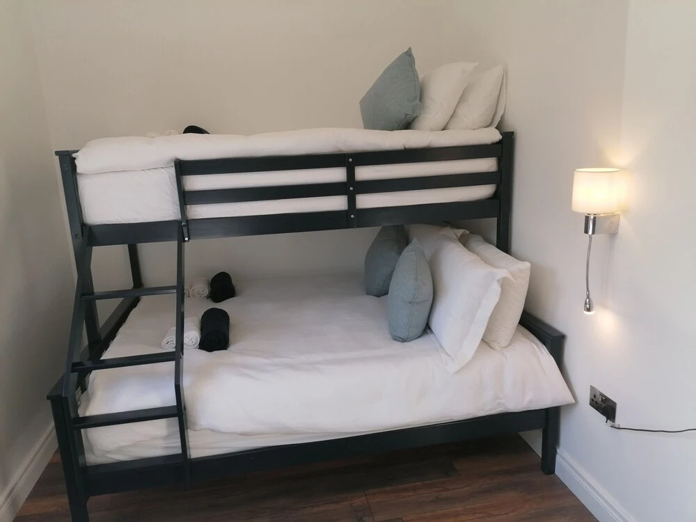 Lovely 3-bed Cabin in Meigh