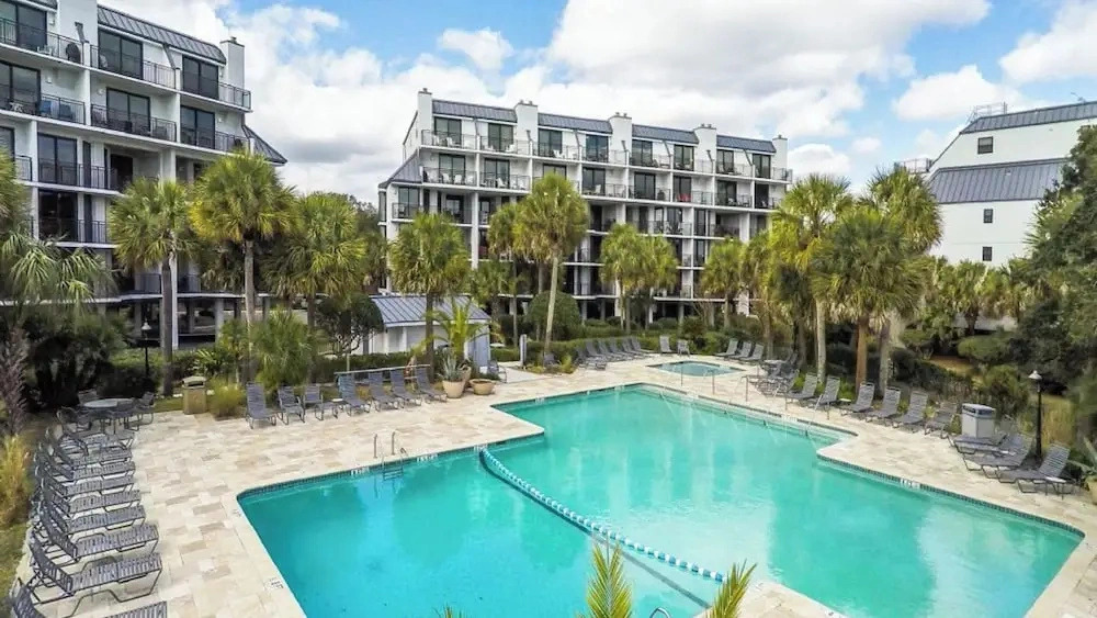208 B Shipwatch by Avantstay Ocean Views Close to Beach Community Pool