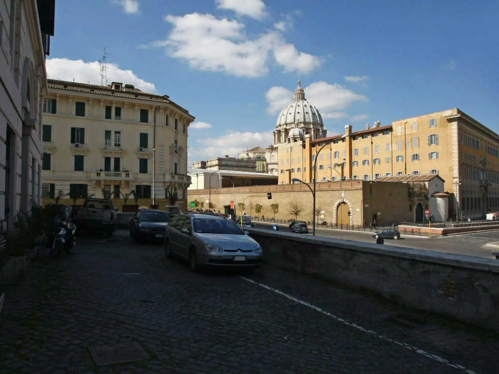 Al Colonnato di San Pietro