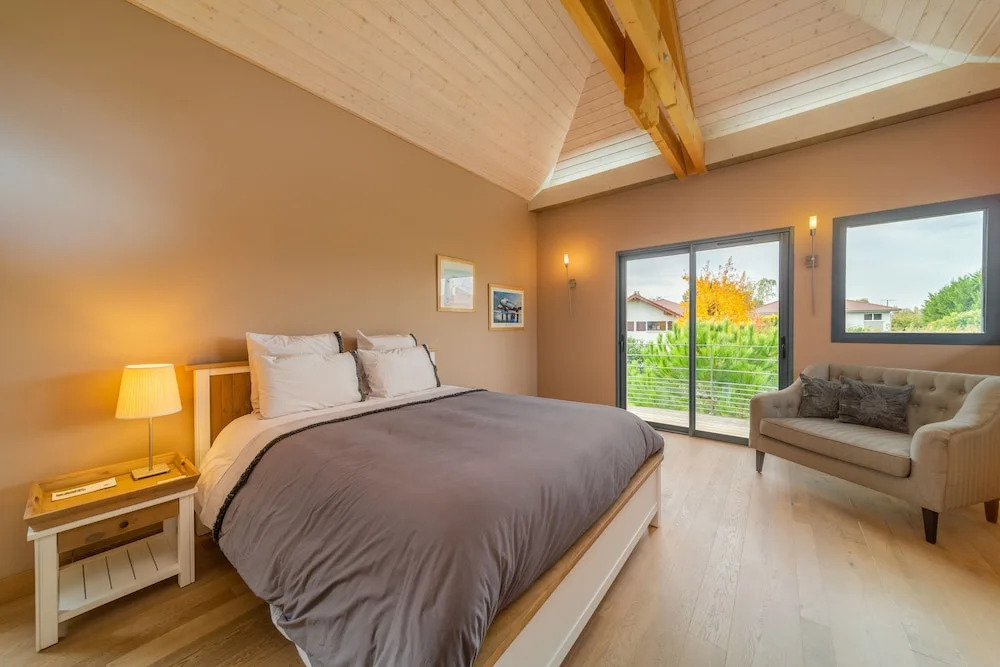 Dream 5BD Villa for Families Geneva 14KM