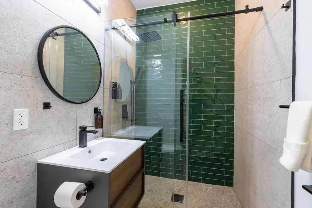 Glamorous Lux Studio - Unit 7
