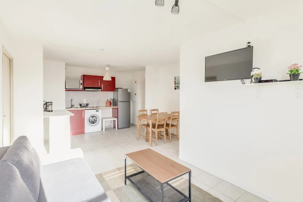 Bright T3 of 54m ² With Balcony