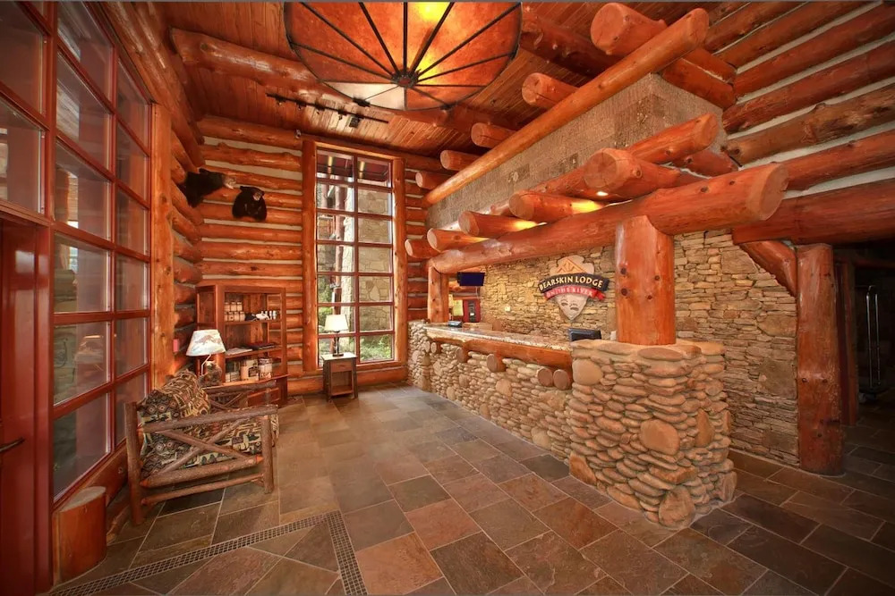 Bearskin Lodge on the River