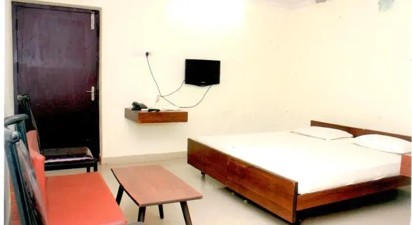 Aakaash Hotel