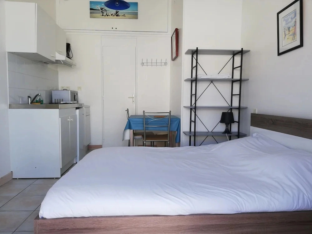 Clos DES Pins , Pavilion for 4 People, in the Heart of the Pine Forest, Heated Swimming Pool