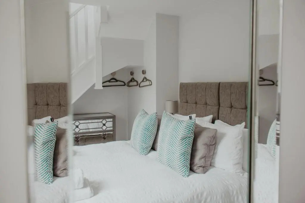 2 The Mews, Upper Bath Street