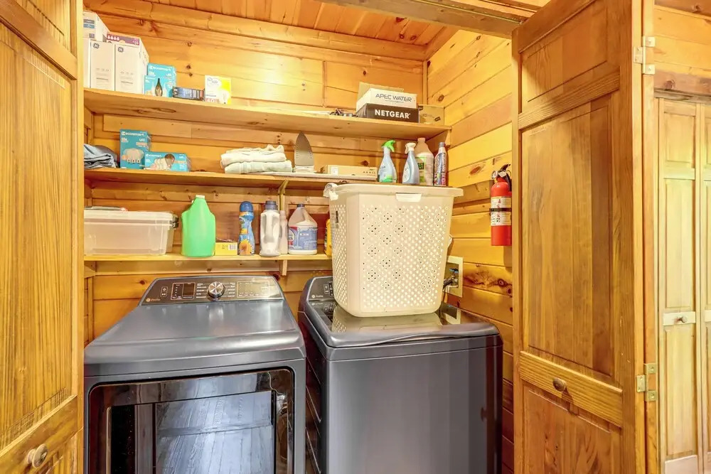 Blue Ridge Cabin w/ Hot Tub, Fire Pit, & Game Room
