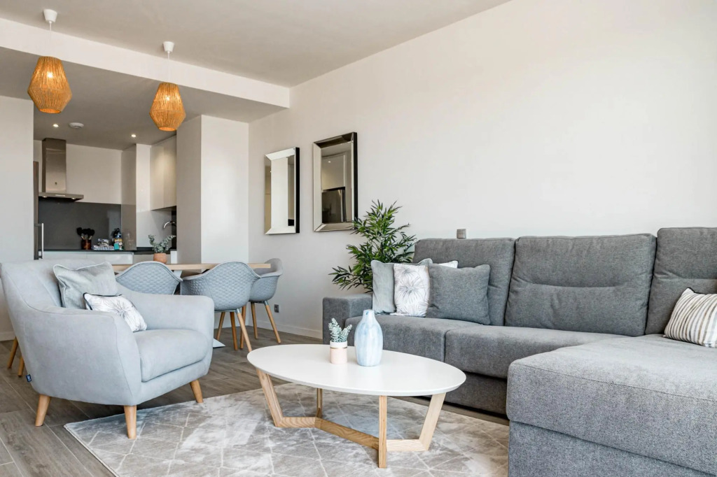 LM351A- Luxury 3 bed family apartment