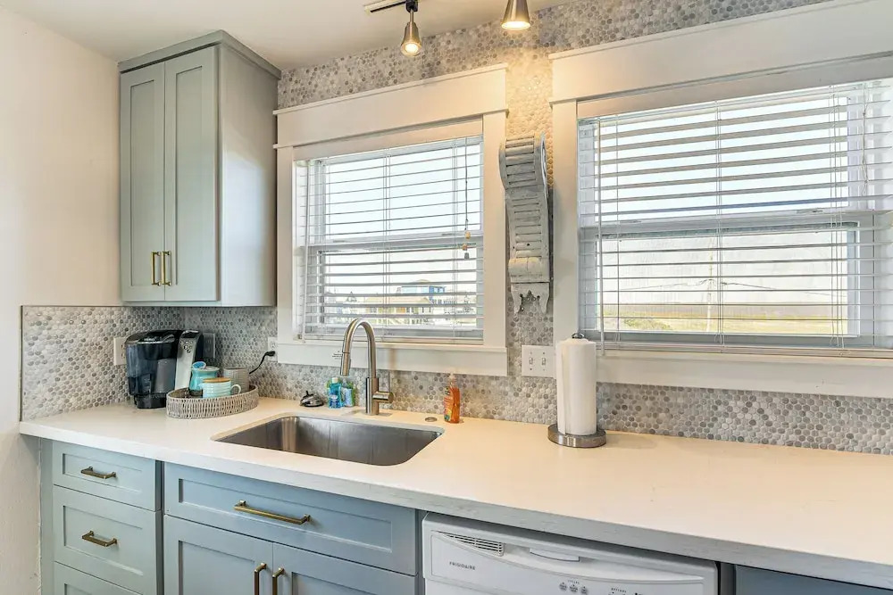 Modern Coastal Farmhouse: Walk to Surfside Beach!