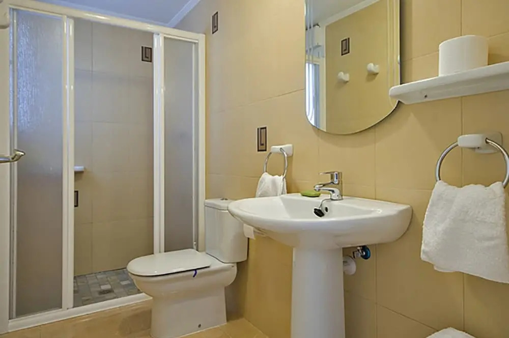Villa - 6 Bedrooms with Pool and WiFi - 105005