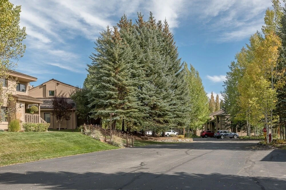 Sunburst Condominiums 2779 By Redawning