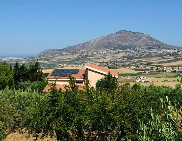 Charming Holiday Home in Buseto Palizzolo with Pool