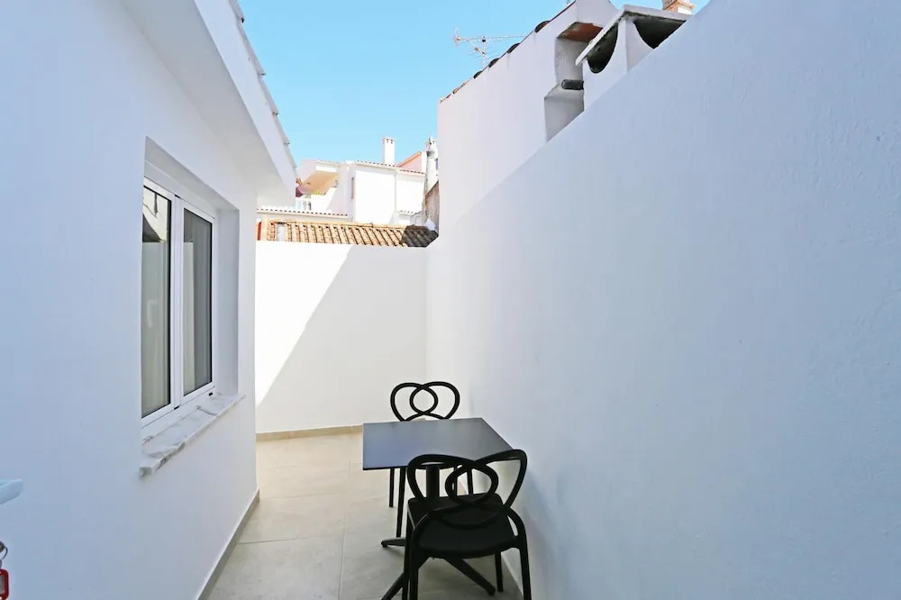 B88 - Mendon a Street Apartment