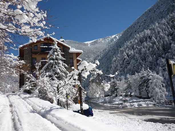 Apartaments La Neu-Mountain Lodges & Restaurant
