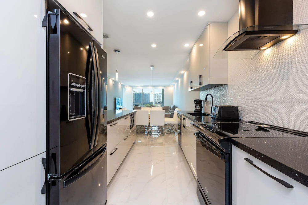 Le Marina Bay 701 by Go Florida Condo, Sunny Isles