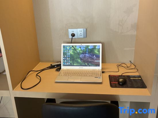 Lanyue Hotel (Xuchang Changge Yiwu Chengzhong Mao Ideal City Branch)