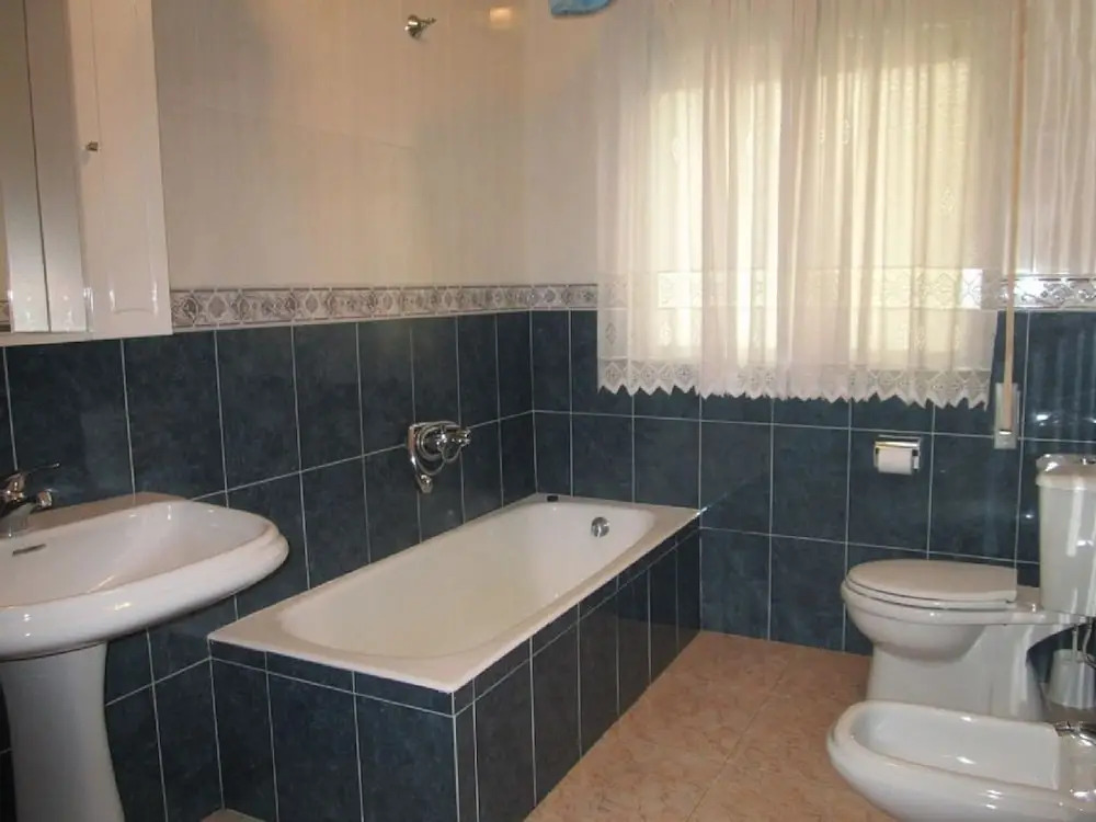 Galicia 100423 3 Bedroom Apartment by Mo Rentals