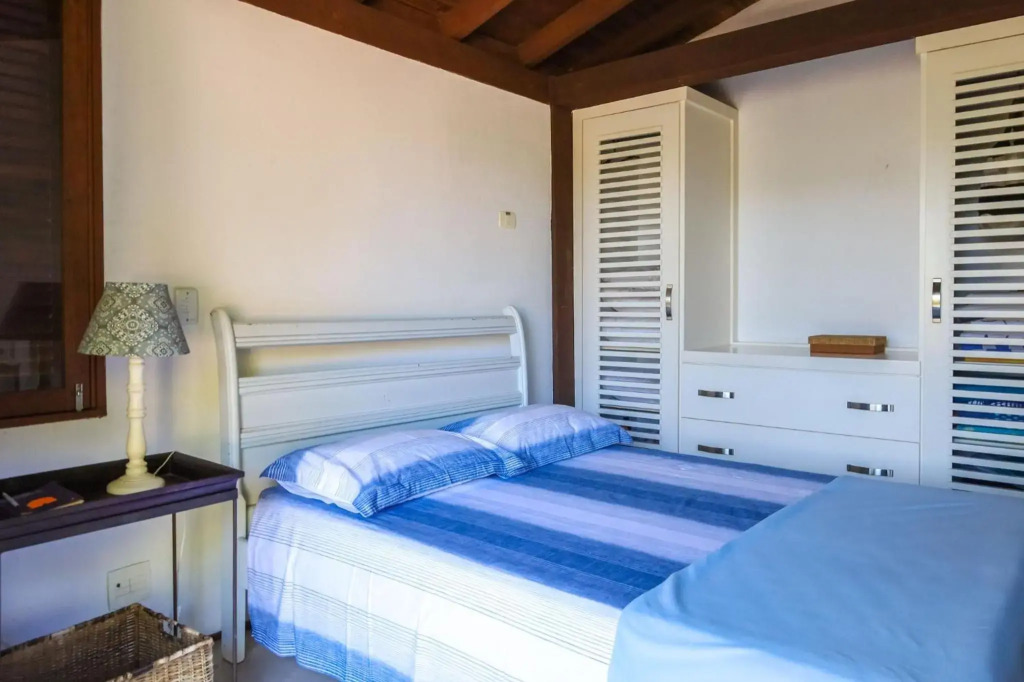 Casa em condomínio na Ilhabela a poucos metros da praia do Siriúba da Vila