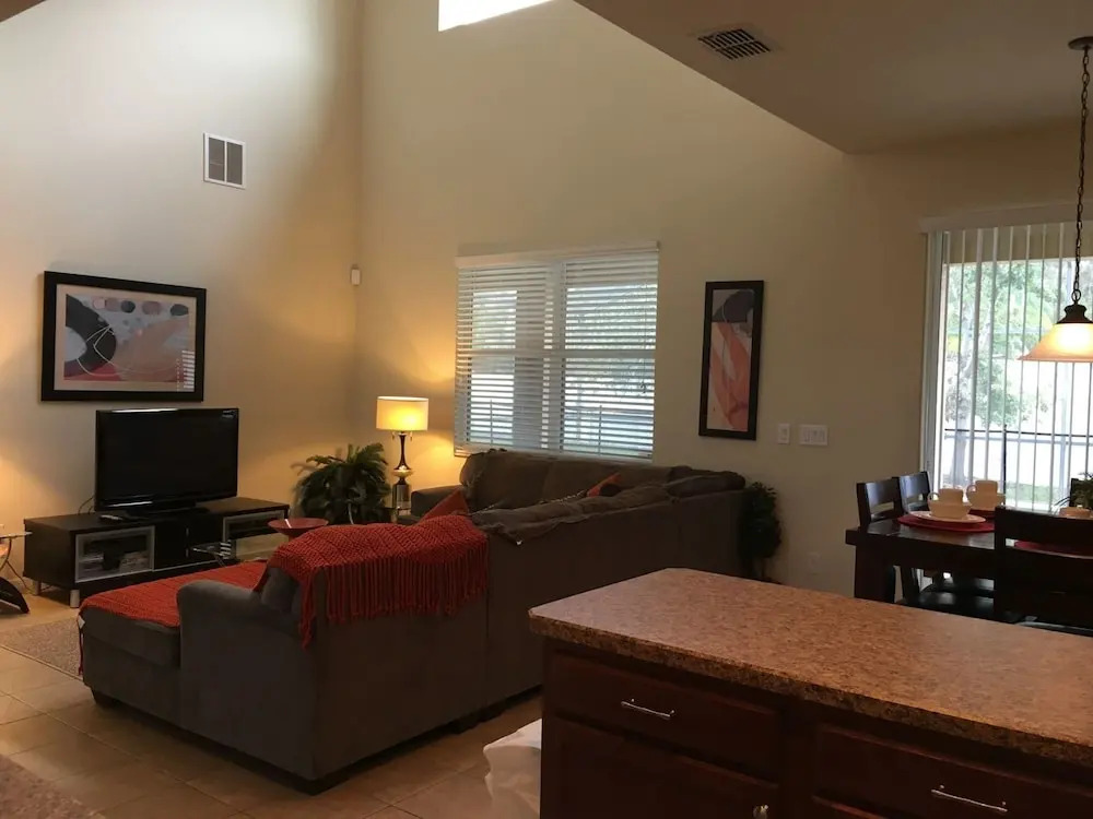Stunning 6 bed Home With Modern Decor and own Private Pool