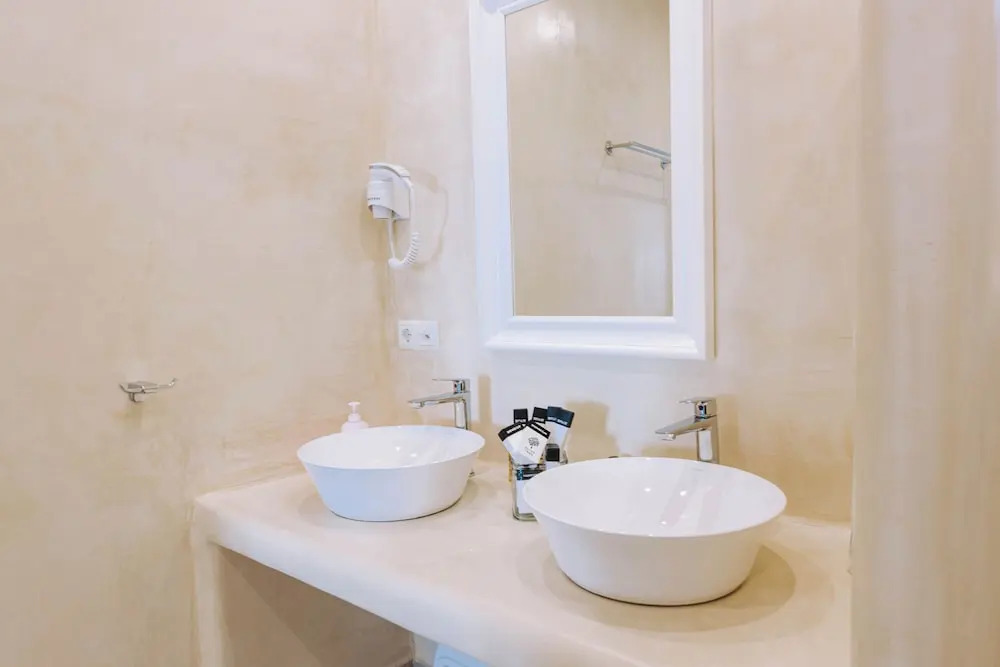 HOTIDAY Room Collection - Naxos
