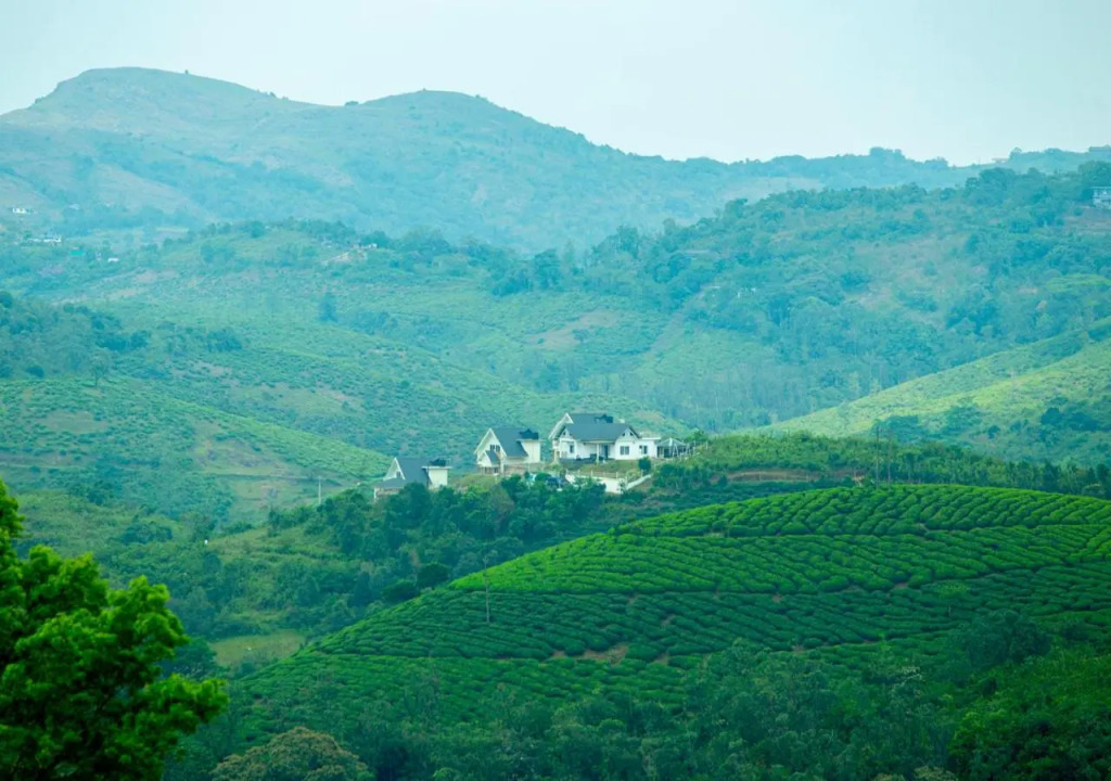 White Stone Vagamon Hilltop Cottage by VOYE HOMES , Private Villa with Scenic Mountain Views